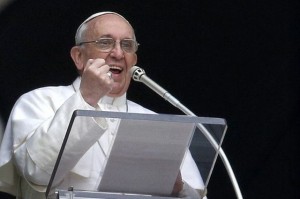 Papa Franjo ukinuo premije zaposlenicima