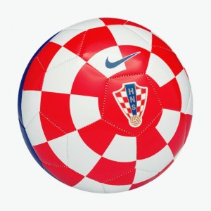 Hrvatski nogomet uz huligane i HNS
