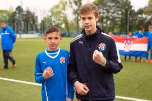 Mladi nogometaši razmijenili narukvice prijateljstva