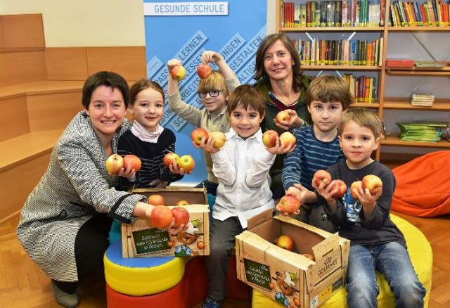 Sve za obrazovanje – u Beču besplatan školski pribor i užina