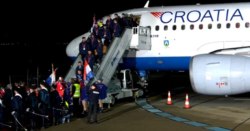 Vatreni sletjeli u Hrvatsku!