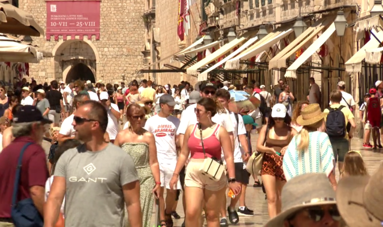 U Hrvatskoj gotovo 900 tisuća turista