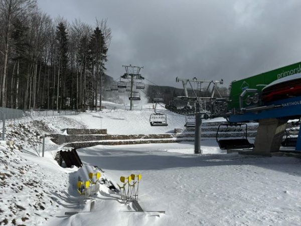 Platak – skijanje s pogledom na more
