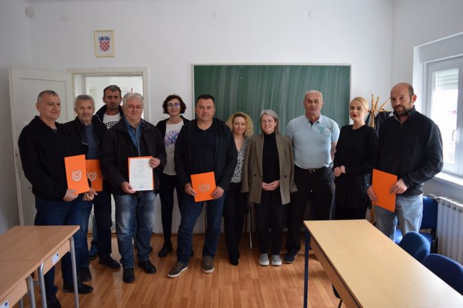 Kao doprinos očuvanju bioraznolikosti, osposobljeno trinaest novih pčelara