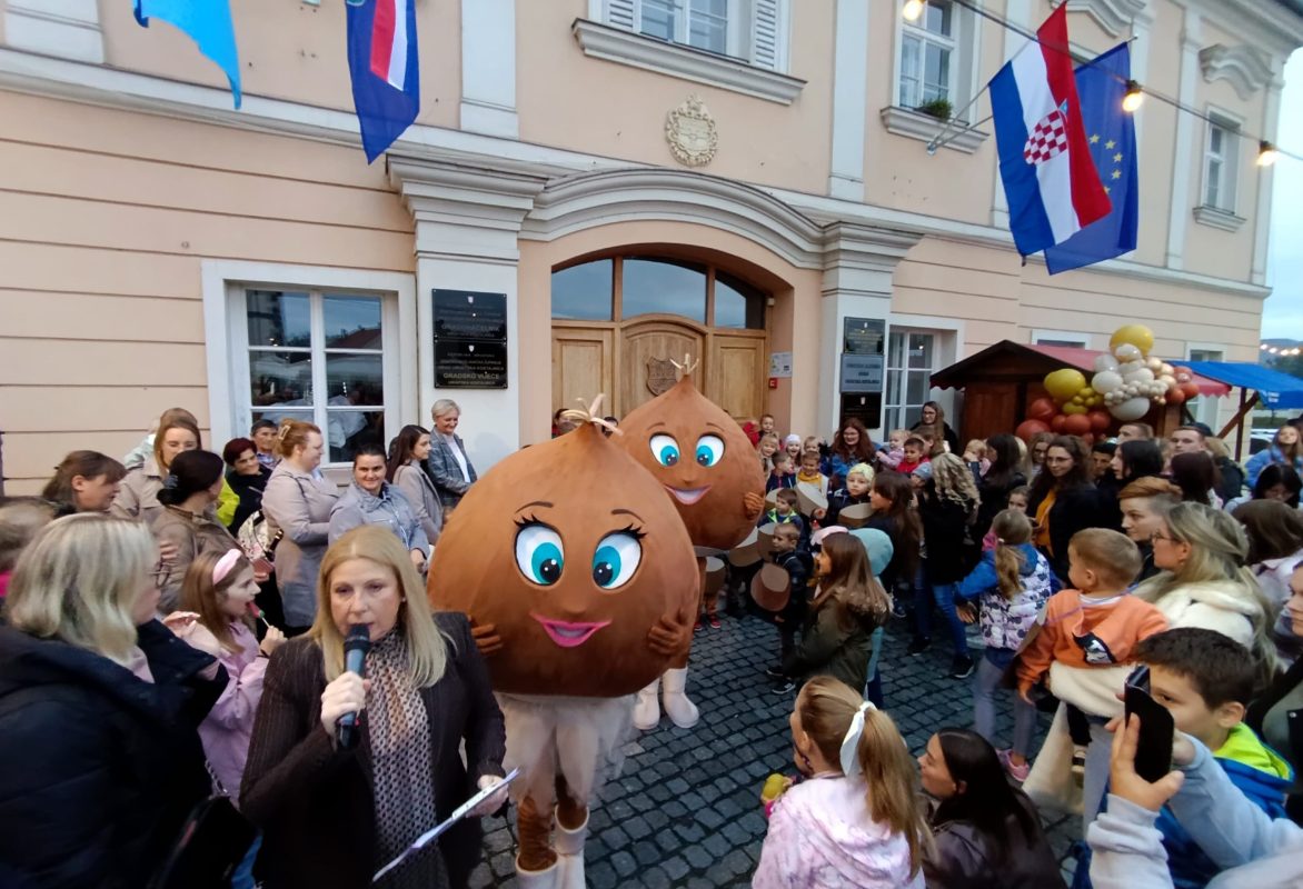 Završila 27. tradicionalna Kestenijada u Hrvatskoj Kostajnici