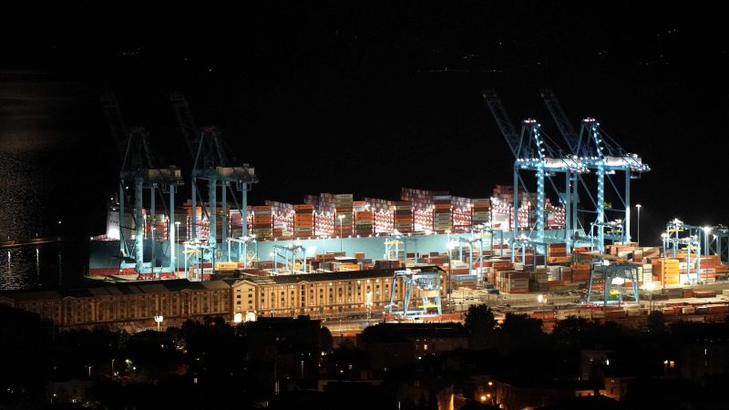 U terminal Rijeka Gateway uplovio masivan kontejnerski brod