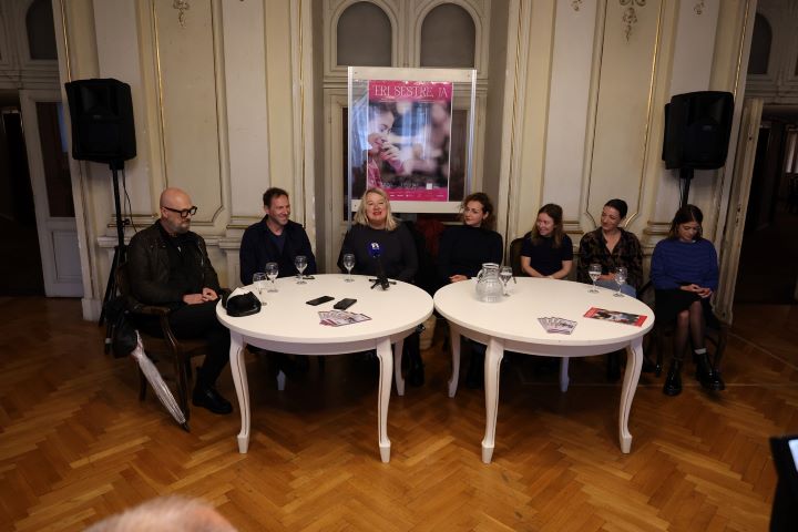 „Tri sestre, ja“ – nova stvarnost u kojoj se klasik isprepliće s osobnim pričama