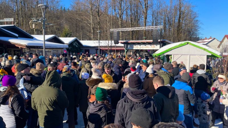 Dočeci diljem Hrvatske: Najmlađi već slave