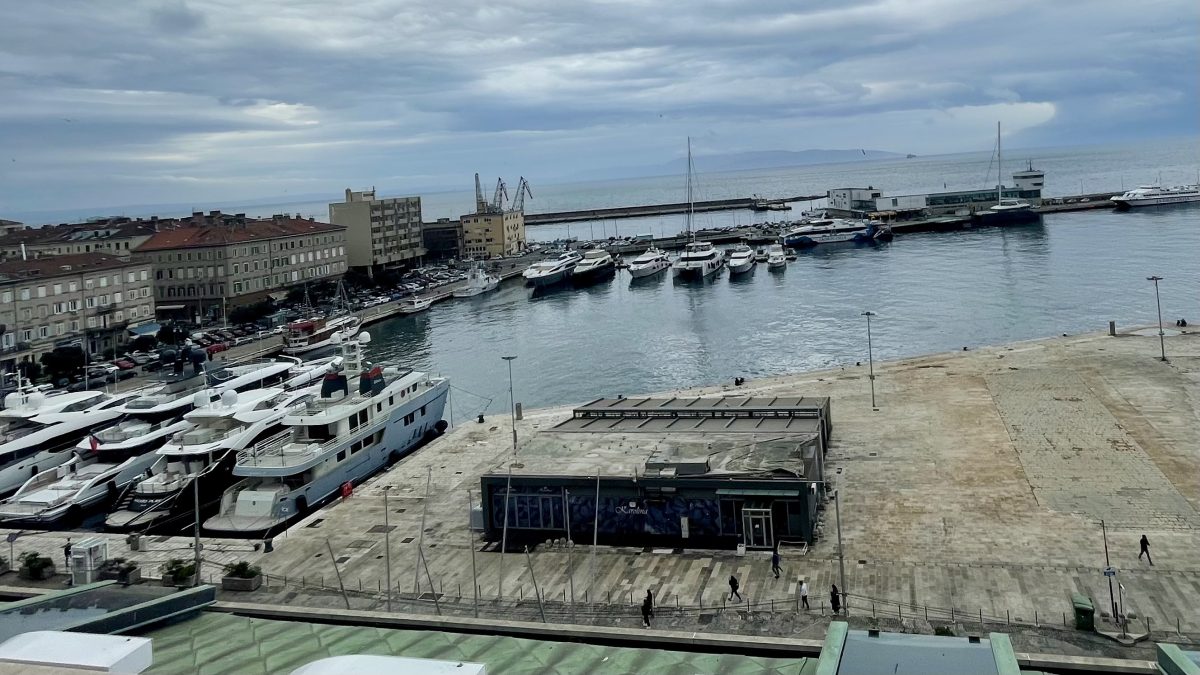 Ugostiteljski objekt “Karolina” u srcu riječke luke dobiva novo ruho