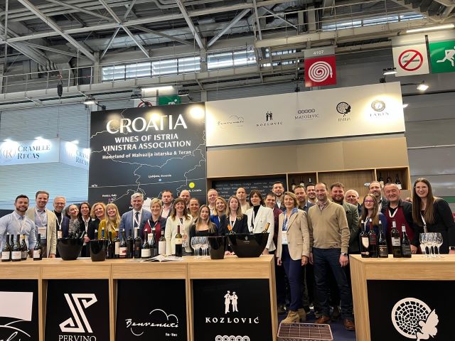 Vinistra prvi put na Wine Parisu! Istrijani branili boje Hrvatske