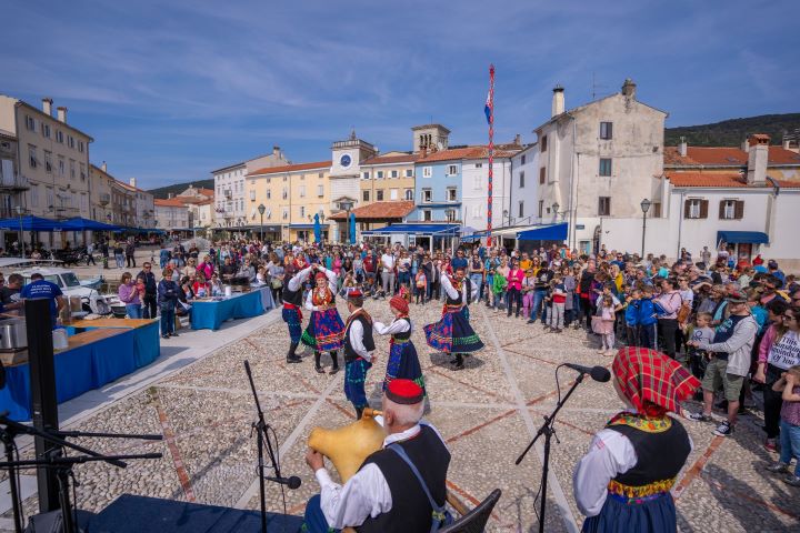 Festival kvarnerske janjetine i sira na Cresu