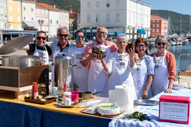 Cres u znaku gastronomije Kvarnera: održan festival janjetine i sira
