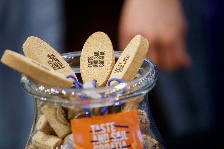 Dalmatinski bajkeri u humanitarnom defileu