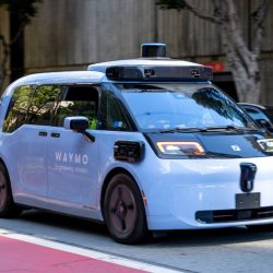 Waymo opoziva 3.800 robotaksija: problem s vožnjom kroz poplavljene ceste