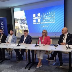 ODRŽANA TRIBINA „ŠTO SVE ČINIMO ZA MLADE?“