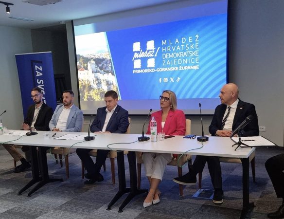 ODRŽANA TRIBINA „ŠTO SVE ČINIMO ZA MLADE?“