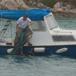 Više od 130 ronioca u akciji čišćenja primoštenskog podmorja