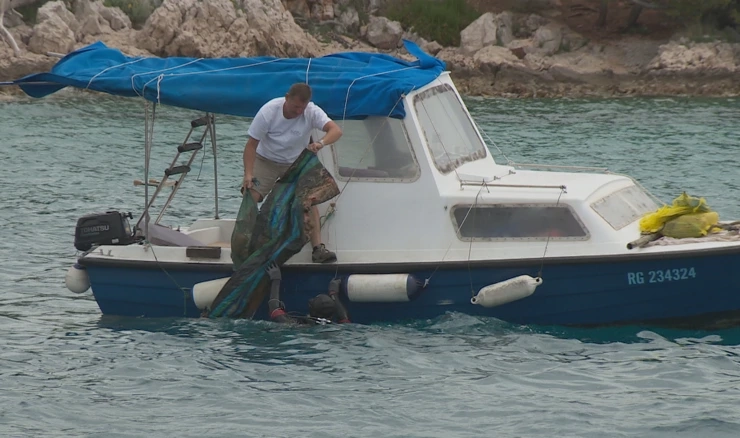 Više od 130 ronioca u akciji čišćenja primoštenskog podmorja