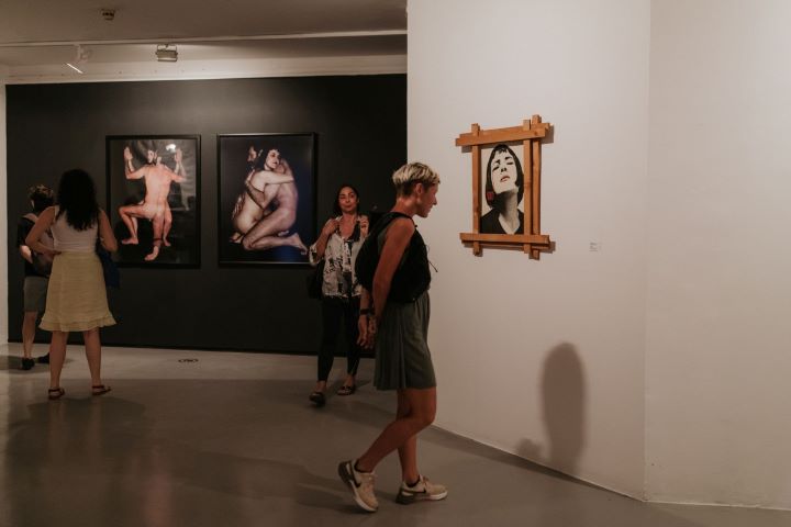 U Galeriji Kortil otvorena ljetna izložba Vlaste Delimar „Riječani, provjerite jeste li živi“
