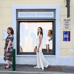 Otvorena izložba Koraljke Kovač „Između valova“ u Galeriji Artsada