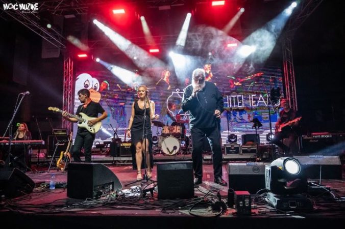 Na botelu Marina večeras praše Whiteheads