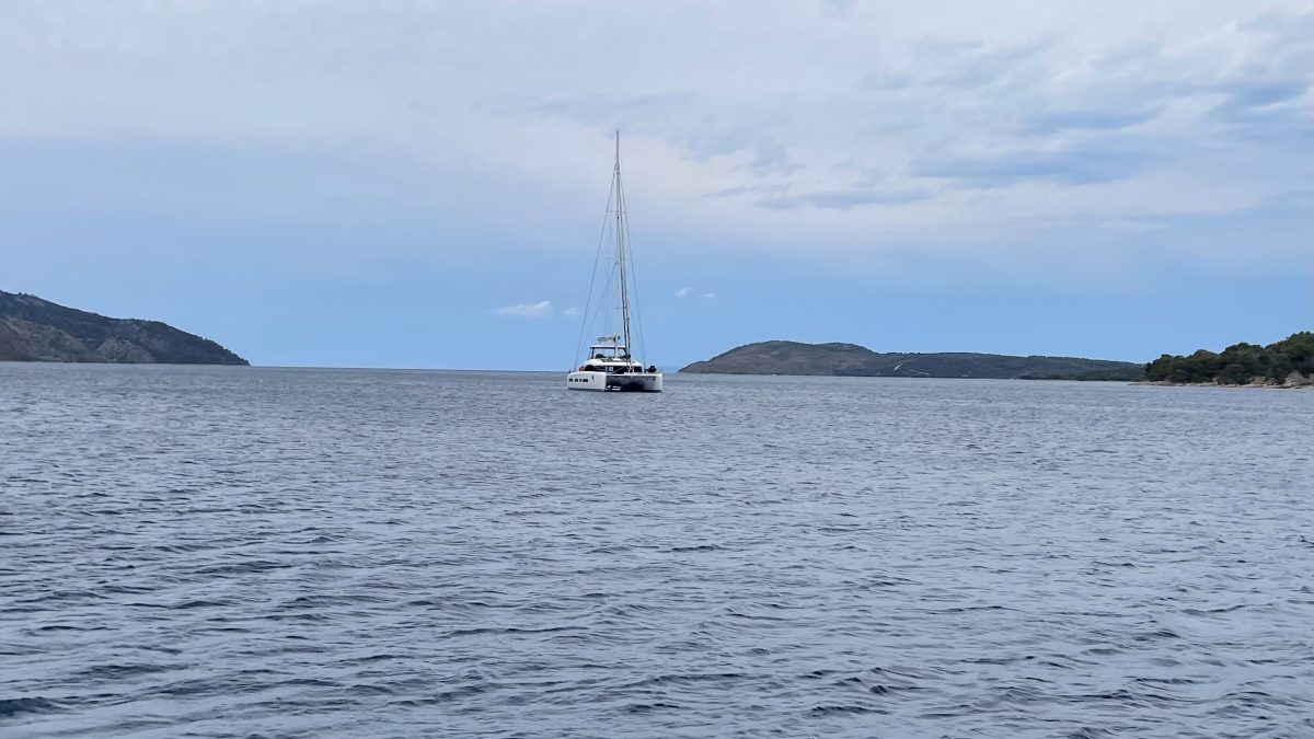 Skiper pao s katamarana kod Šolte, u tijeku potraga