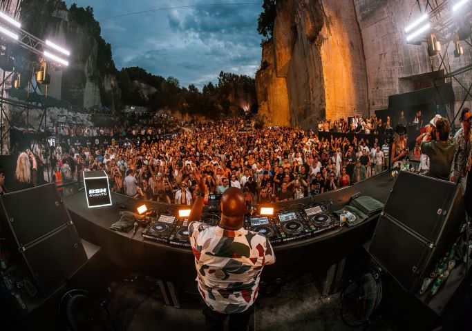 KRALJ ELEKTRONICKE GLAZBE CARL COX ODUSEVIO CAVE ROMANE