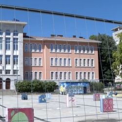 Zbog garaže kojoj prijeti urušavanje, tri mjeseca već ne mogu preko trga