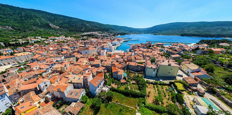 Otok Cres dostupan iz udobnosti vlastitog doma
